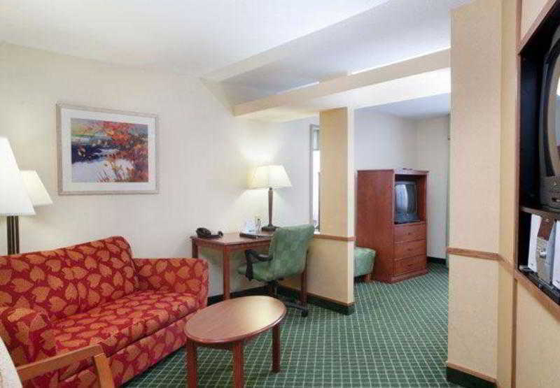 Fairfield Inn & Suites By Marriott וויליאמסבורג מראה חיצוני תמונה